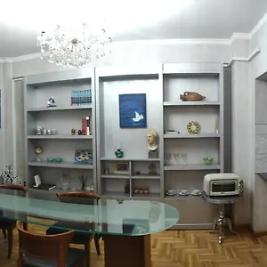 Elegant Luminous Downtown Apartment
